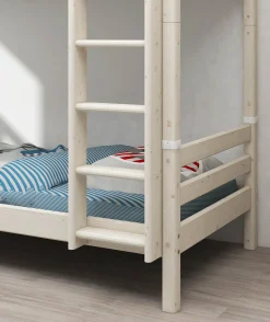 Køjeseng med lige stige